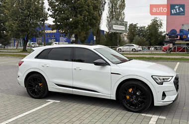 Внедорожник / Кроссовер Audi e-tron 2023 в 