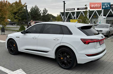 Внедорожник / Кроссовер Audi e-tron 2023 в 