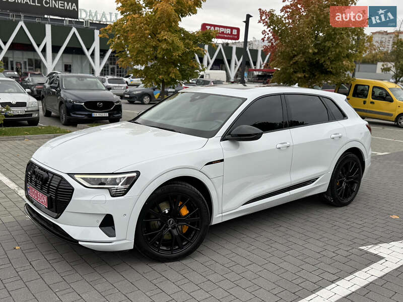 Audi e-tron 2023