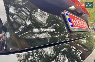 Позашляховик / Кросовер Audi e-tron 2020 в 