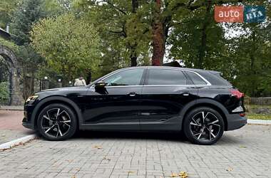 Позашляховик / Кросовер Audi e-tron 2020 в 