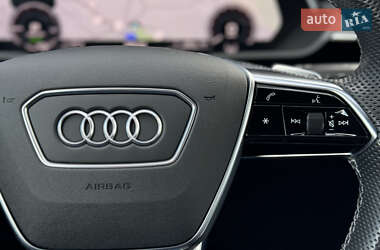 Позашляховик / Кросовер Audi e-tron 2022 в 