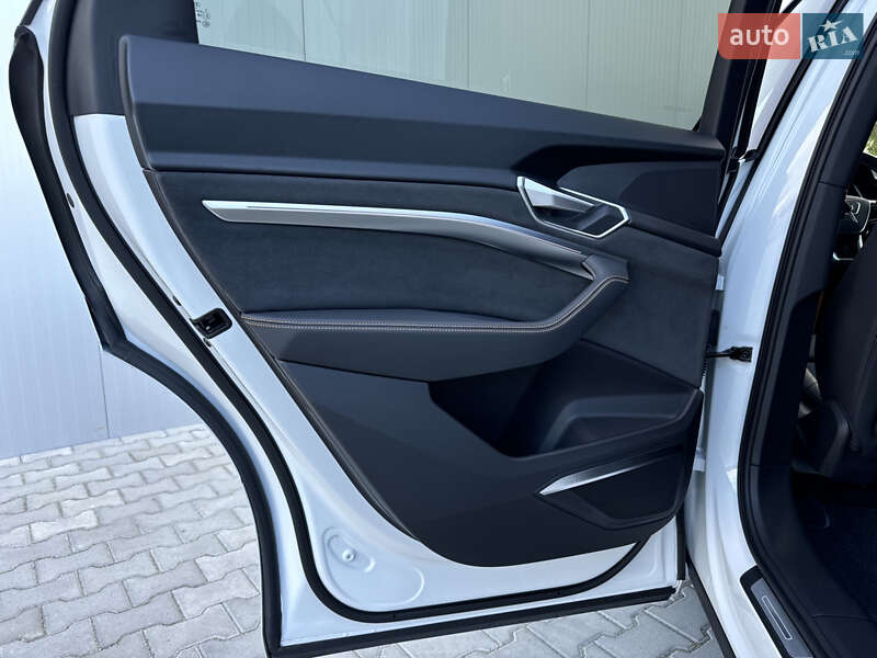 Позашляховик / Кросовер Audi e-tron 2022 в Мукачевому