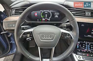 Позашляховик / Кросовер Audi e-tron 2023 в  фото 8 Позашляховик / Кросовер Audi e-tron 2023 в