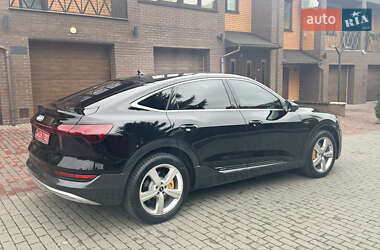 Позашляховик / Кросовер Audi e-tron 2023 в 