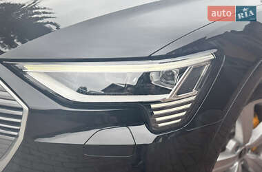 Позашляховик / Кросовер Audi e-tron 2023 в 