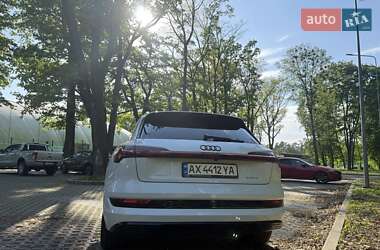 Внедорожник / Кроссовер Audi e-tron 2022 в 
