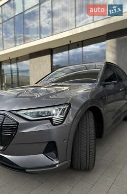 Внедорожник / Кроссовер Audi e-tron 2019 в 