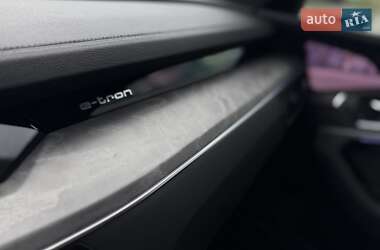 Внедорожник / Кроссовер Audi e-tron 2019 в 