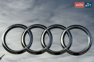 Внедорожник / Кроссовер Audi e-tron 2022 в 