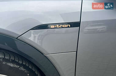 Внедорожник / Кроссовер Audi e-tron 2019 в 