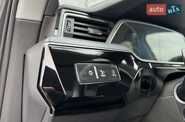 Внедорожник / Кроссовер Audi e-tron 2020 в 