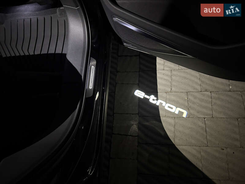 Позашляховик / Кросовер Audi e-tron 2021 в Львові