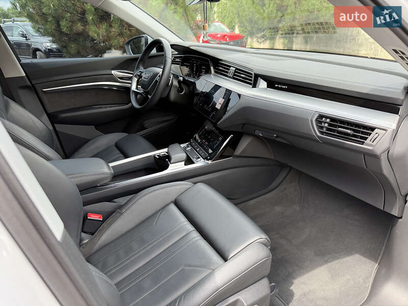 Позашляховик / Кросовер Audi e-tron 2021 в Рівному фото 34 Позашляховик / Кросовер Audi e-tron 2021 в Рівному