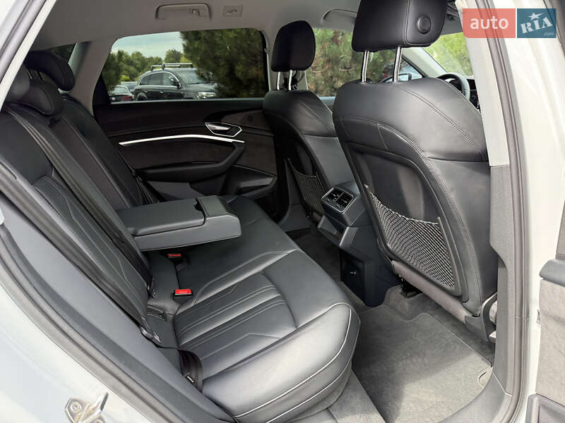 Позашляховик / Кросовер Audi e-tron 2021 в Рівному фото 41 Позашляховик / Кросовер Audi e-tron 2021 в Рівному