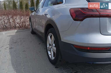 Внедорожник / Кроссовер Audi e-tron 2019 в 