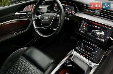 Внедорожник / Кроссовер Audi e-tron 2019 в 