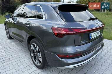 Позашляховик / Кросовер Audi e-tron 2021 в 