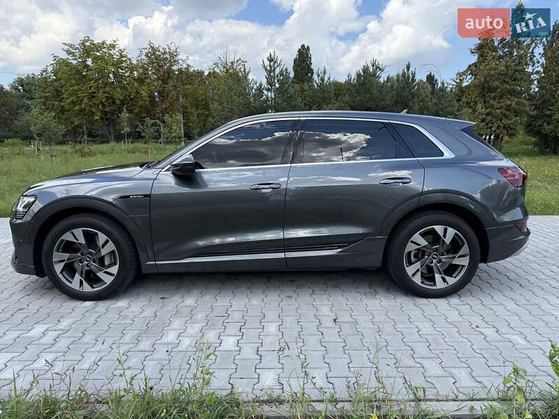 Внедорожник / Кроссовер Audi e-tron 2021 в Киеве