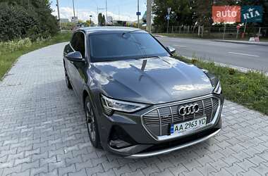 Позашляховик / Кросовер Audi e-tron 2021 в 