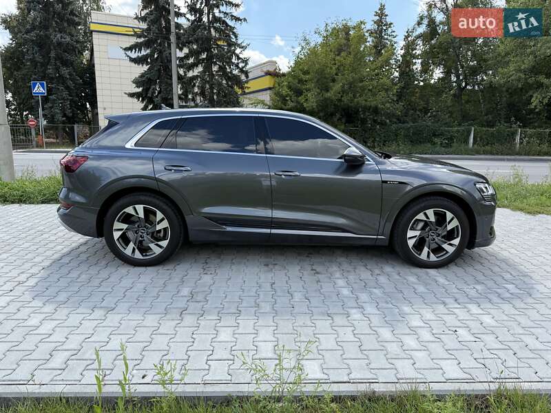 Внедорожник / Кроссовер Audi e-tron 2021 в Киеве