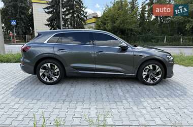 Позашляховик / Кросовер Audi e-tron 2021 в 