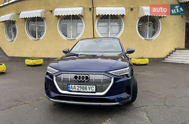 Позашляховик / Кросовер Audi e-tron 2021 в 
