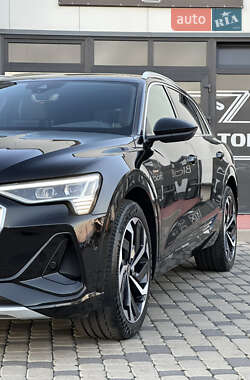 Внедорожник / Кроссовер Audi e-tron 2021 в 