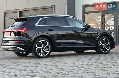 Внедорожник / Кроссовер Audi e-tron 2021 в 