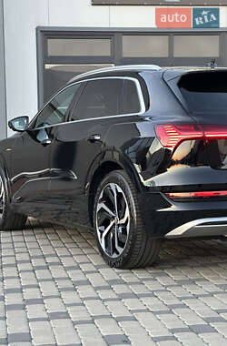 Внедорожник / Кроссовер Audi e-tron 2021 в 