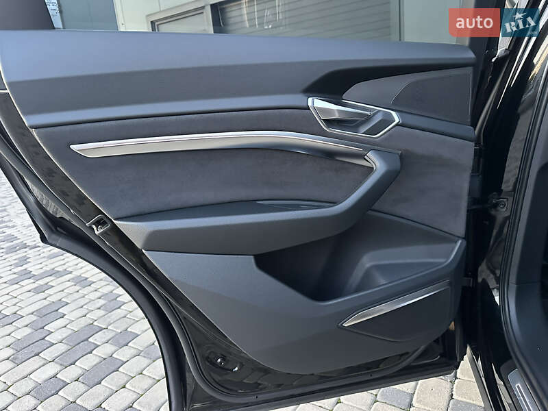 Позашляховик / Кросовер Audi e-tron 2021 в Мукачевому