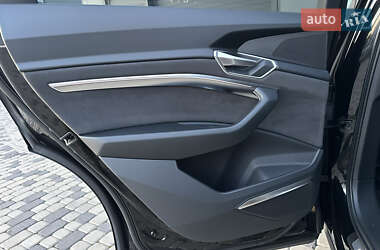 Внедорожник / Кроссовер Audi e-tron 2021 в 