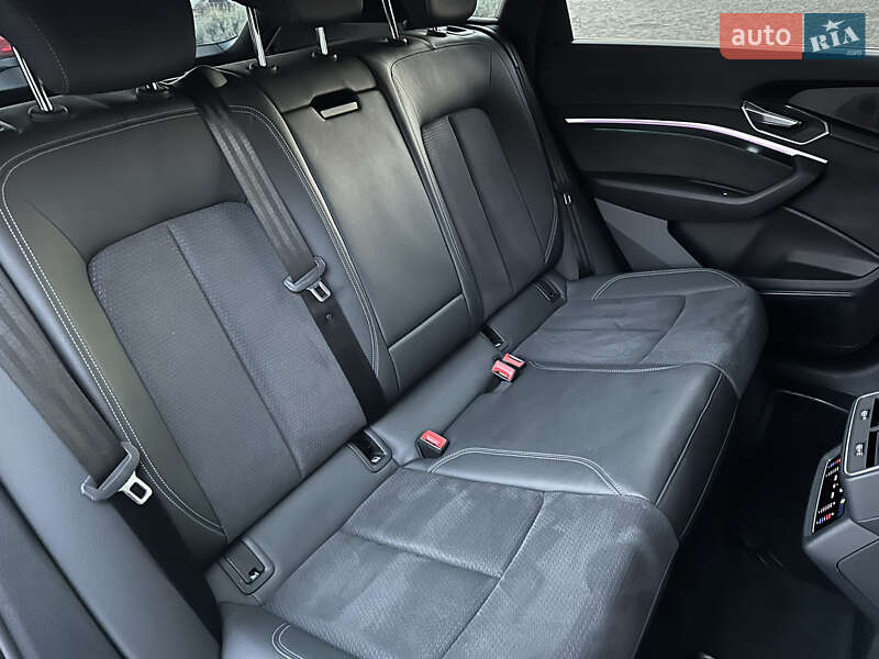 Позашляховик / Кросовер Audi e-tron 2021 в Мукачевому