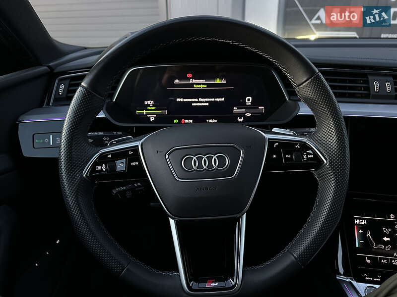 Позашляховик / Кросовер Audi e-tron 2021 в Мукачевому