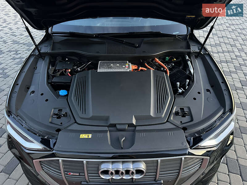 Позашляховик / Кросовер Audi e-tron 2021 в Мукачевому