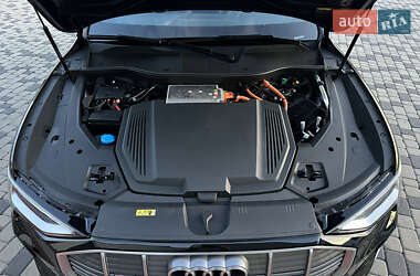 Внедорожник / Кроссовер Audi e-tron 2021 в 