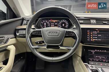 Внедорожник / Кроссовер Audi e-tron 2023 в 