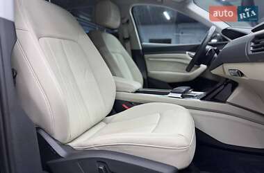 Внедорожник / Кроссовер Audi e-tron 2023 в 