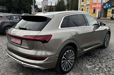 Внедорожник / Кроссовер Audi e-tron 2021 в 