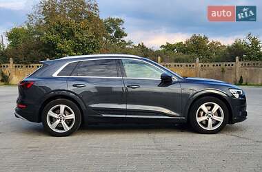 Внедорожник / Кроссовер Audi e-tron 2021 в 