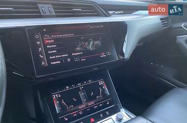 Внедорожник / Кроссовер Audi e-tron 2021 в 