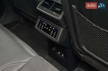 Позашляховик / Кросовер Audi e-tron 2021 в 