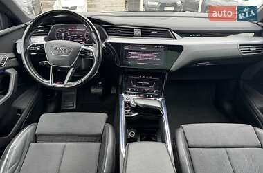 Позашляховик / Кросовер Audi e-tron 2021 в 