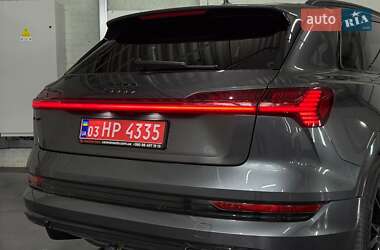 Позашляховик / Кросовер Audi e-tron 2021 в 