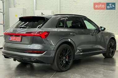 Позашляховик / Кросовер Audi e-tron 2021 в 