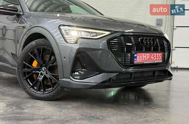 Позашляховик / Кросовер Audi e-tron 2021 в 