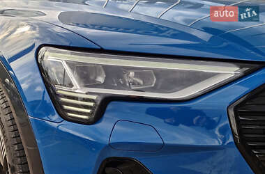 Позашляховик / Кросовер Audi e-tron 2020 в 