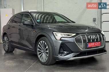 Внедорожник / Кроссовер Audi e-tron 2021 в 