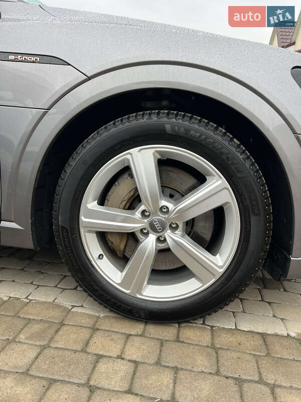 Позашляховик / Кросовер Audi e-tron 2019 в Снятині фото 30 Позашляховик / Кросовер Audi e-tron 2019 в Снятині