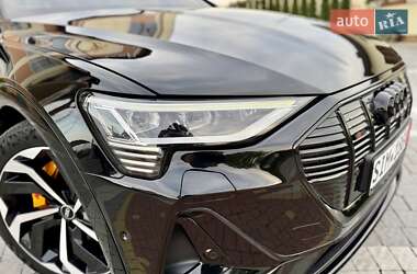 Внедорожник / Кроссовер Audi e-tron 2022 в 
